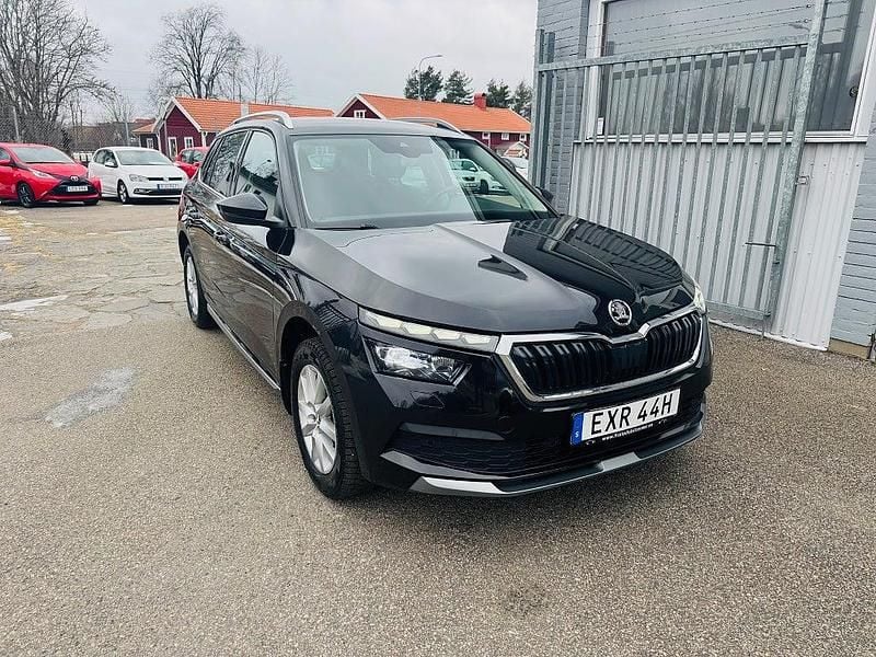 Svart Begagnad 2021 Skoda Kamiq Adventure SUV | 199 900 kr (Marknadspris) - Bild 1/4