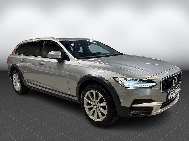 Begagnad Volvo V90 CC Inscription 235 HK (172 kW) 2017 Silver Kombi