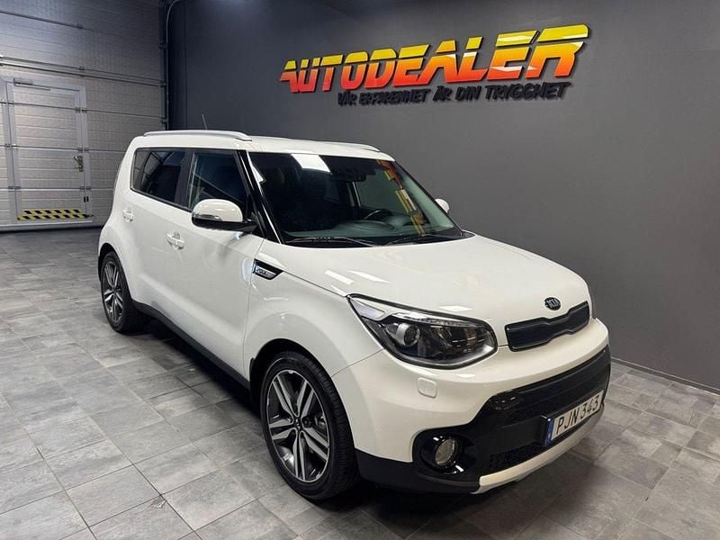 Vit Begagnad 2017 Kia Soul SUV | 134 900 kr (Marknadspris) - Bild 1/4