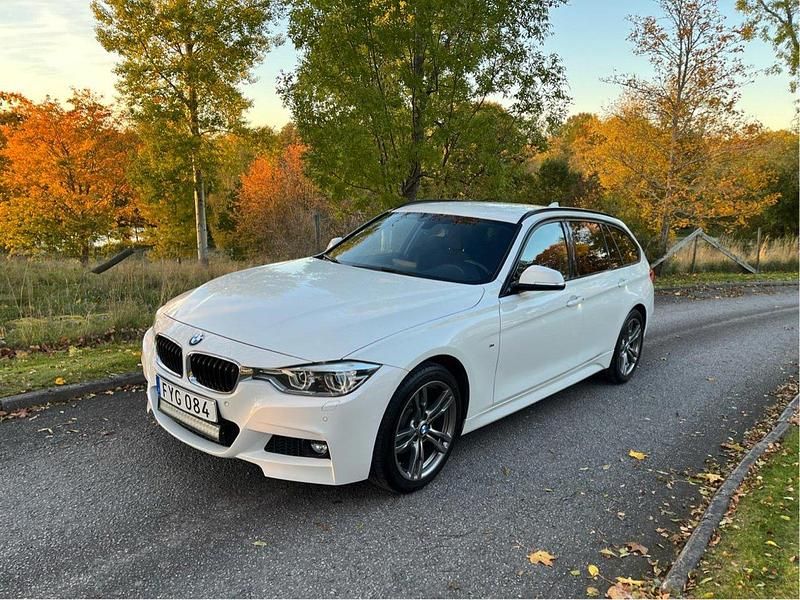 Vit Begagnad 2016 BMW 320 M Sport Kombi | 185 000 kr (Marknadspris) - Bild 1/4