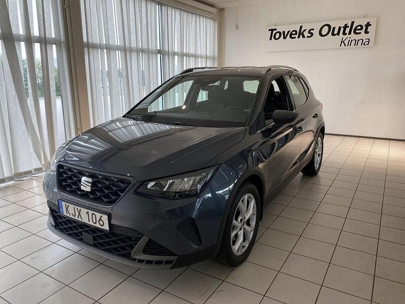 Mörkgrå (grå) Begagnad 2023 Seat Arona FR SUV | 214 900 kr (Marknadspris) - Bild 1/4