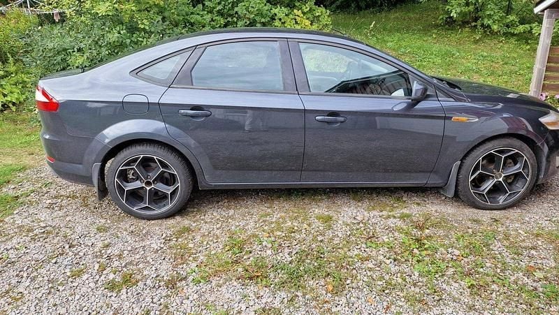 Grå Begagnad 2008 Ford Mondeo Trend Halvkombi | 28 500 kr (Marknadspris) - Bild 1/4