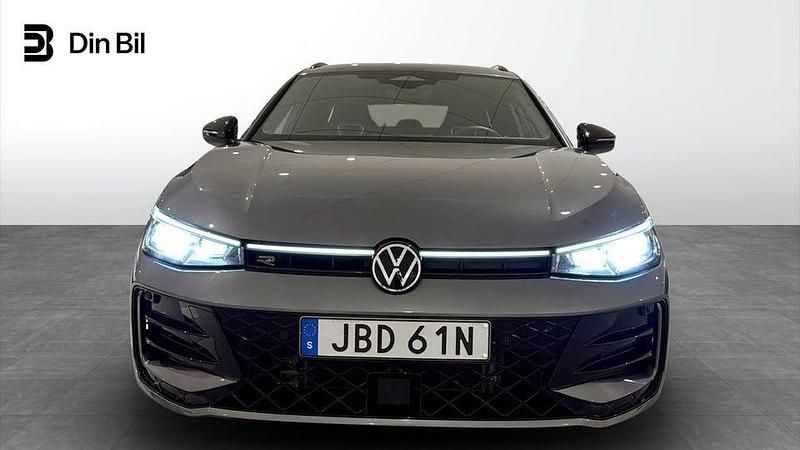 Begagnad VW Passat Style 193 HK (141 kW) 2024 Mörkgrå Kombi