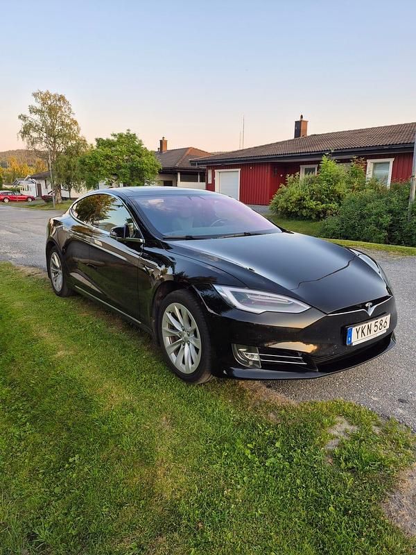 Begagnad 2017 Tesla Model S Halvkombi | 188 000 kr (Superpris) - Bild 1/4