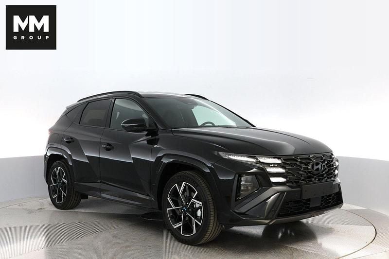 Svart (abyss black pearl) Ny 2025 Hyundai Tucson N Line SUV | 533 800 kr (Dyr) - Bild 1/4