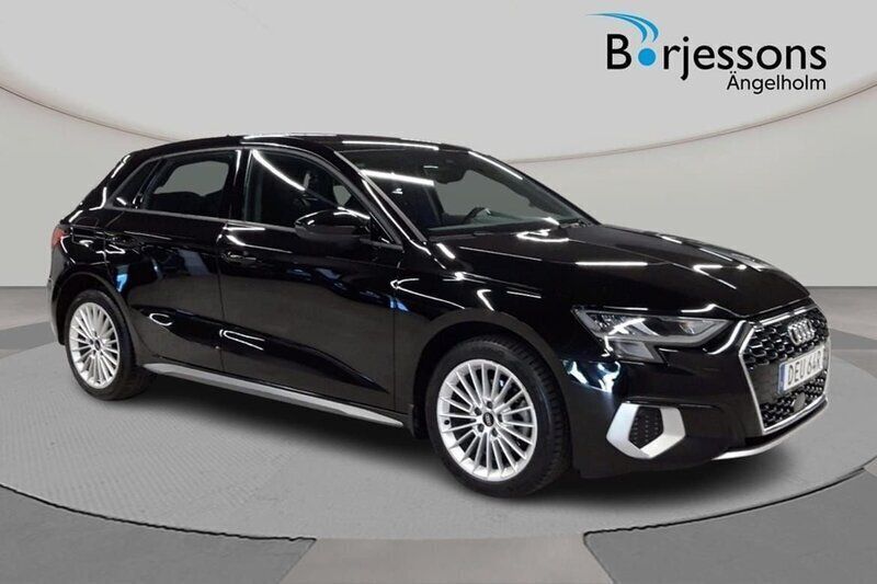 Svart Begagnad 2022 Audi A3 Sportback Advanced Plus Halvkombi | 229 000 kr (Marknadspris) - Bild 1/4
