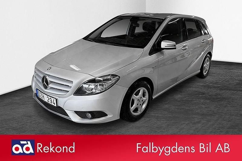 Begagnad Mercedes B180 109 HK (80 kW) 2012 Silver Minibuss