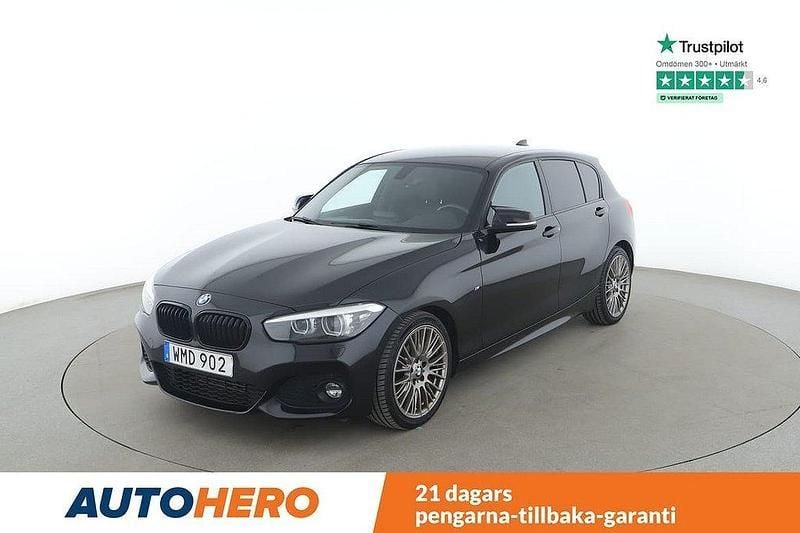 Svart Begagnad 2018 BMW 118 M Sport Halvkombi | 202 000 kr (Marknadspris) - Bild 1/4