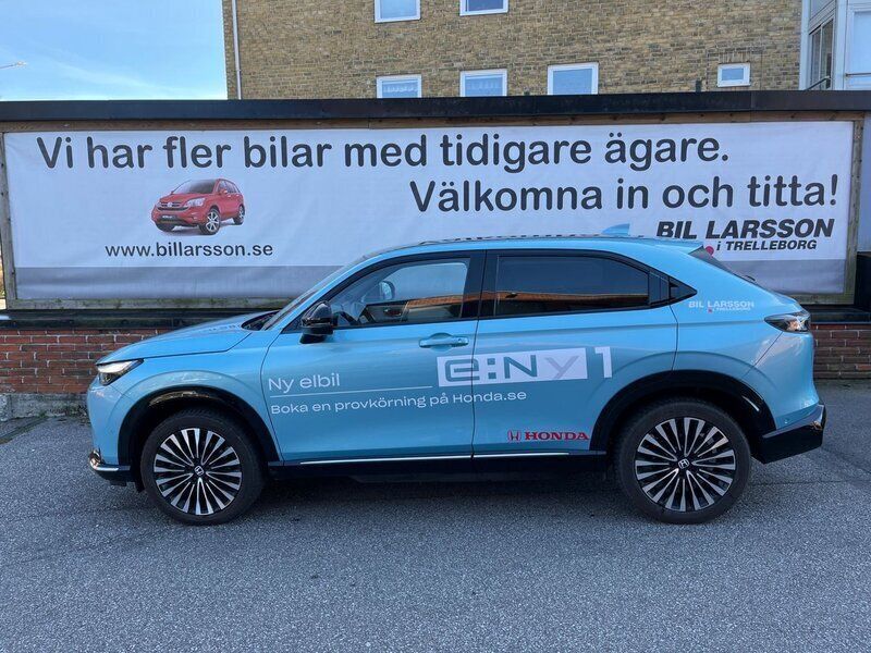 Ljusblå Begagnad 2023 Honda e:Ny1 Advance SUV | 345 000 kr - Bild 1/4