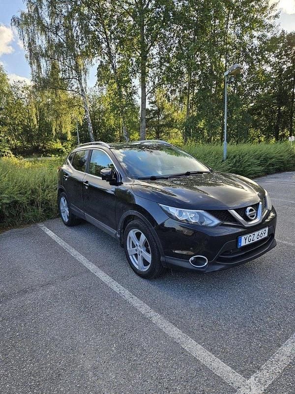 Svart Begagnad 2017 Nissan Qashqai SUV | 122 000 kr (Bra pris) - Bild 1/4