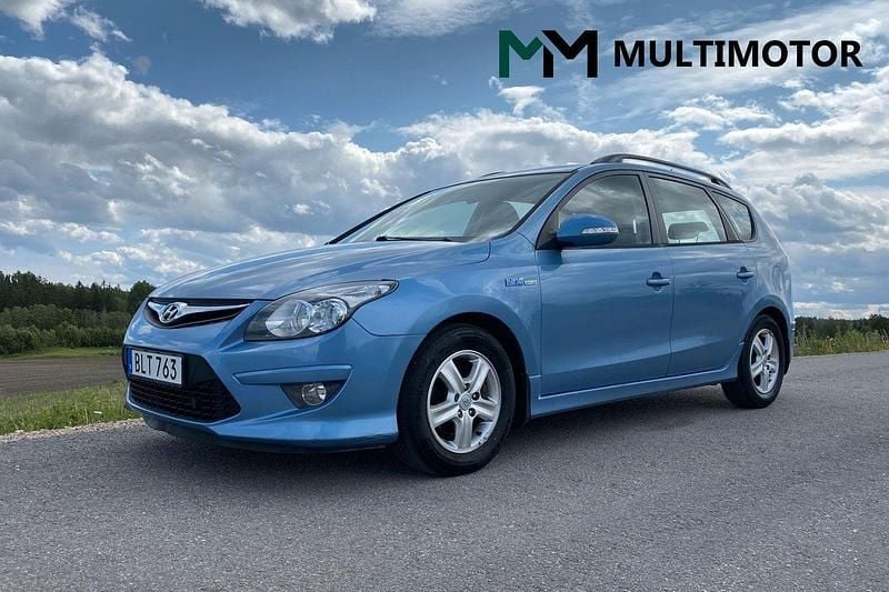Ljusblå (blå) Begagnad 2011 Hyundai i30 Kombi | 39 900 kr (Marknadspris) - Bild 1/4
