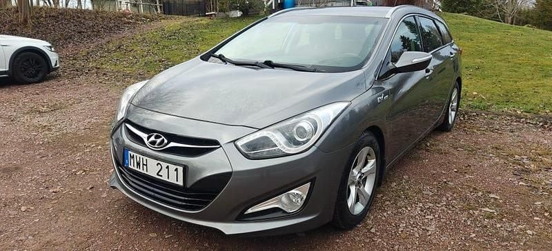 Grå Begagnad 2012 Hyundai i40 Kombi | 52 900 kr (Bra pris) - Bild 1/4