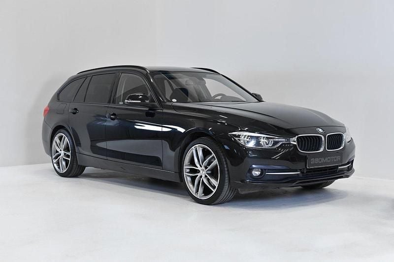 Svart Begagnad 2019 BMW 320 Sport Line Kombi | 189 900 kr (Bra pris) - Bild 1/4
