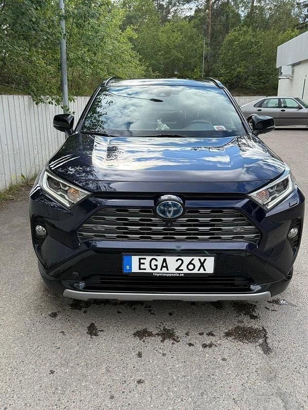 Blå Begagnad 2019 Toyota RAV4 Hybrid Style SUV | 320 000 kr (Marknadspris) - Bild 1/4