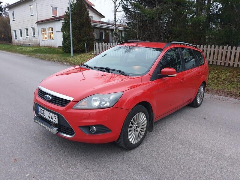 Begagnad 2010 Ford Focus Titanium Kombi | 22 000 kr (Marknadspris) - Bild 1/4