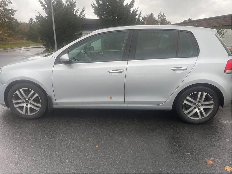 Begagnad VW Golf VI 105 HK (77 kW) 2011 Silver Halvkombi