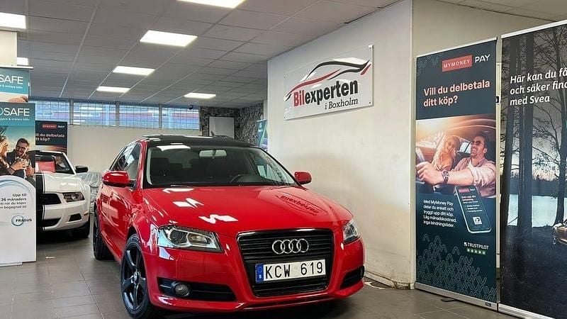 Röd Begagnad 2011 Audi A3 Sportback Comfort Halvkombi | 89 900 kr (Lite dyr) - Bild 1/4