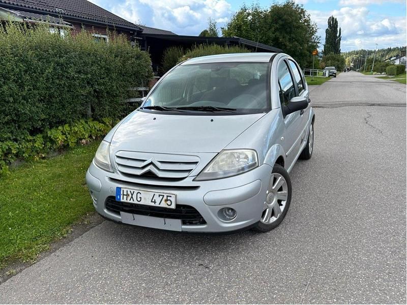 Silver Begagnad 2009 Citroën C3 Halvkombi | 18 000 kr (Bra pris) - Bild 1/4
