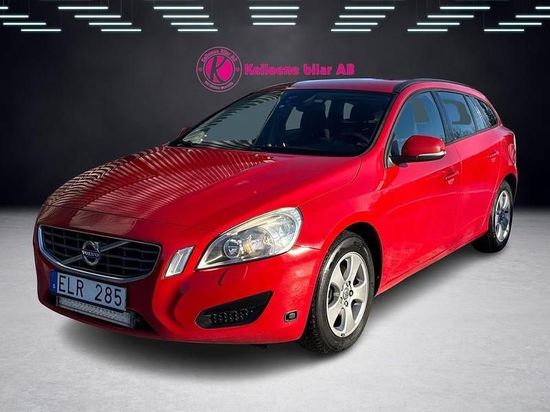 Begagnad Volvo V60 Kinetic 180 HK (132 kW) 2011 Röd Kombi