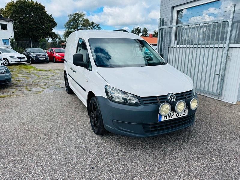 Vit Begagnad 2015 VW Caddy Minibuss | 89 900 kr (Marknadspris) - Bild 1/4
