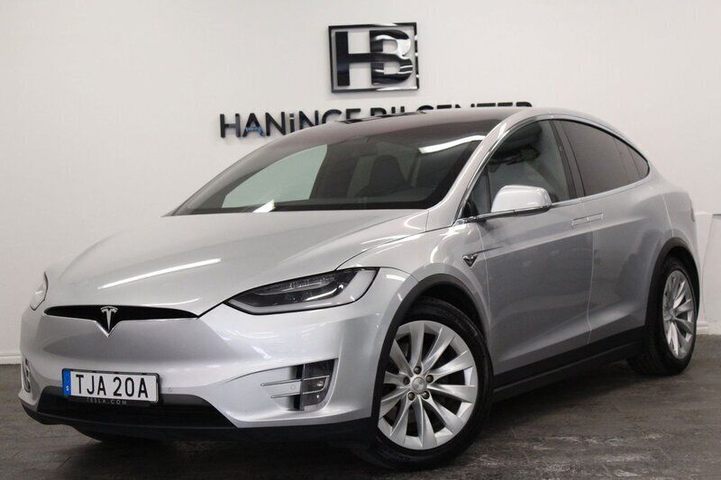 Silver Begagnad 2018 Tesla Model X SUV | 374 900 kr (Marknadspris) - Bild 1/4