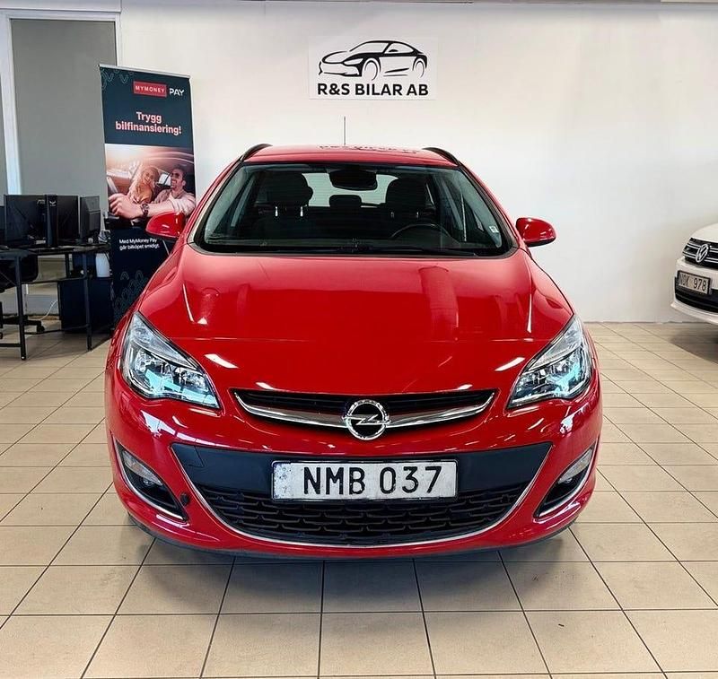 Begagnad Opel Astra Sport 140 HK (102 kW) 2014 Röd Kombi