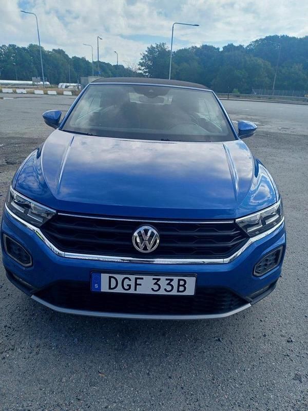 Blå Begagnad 2020 VW T-Roc SUV | 275 000 kr (Lite dyr) - Bild 1/4