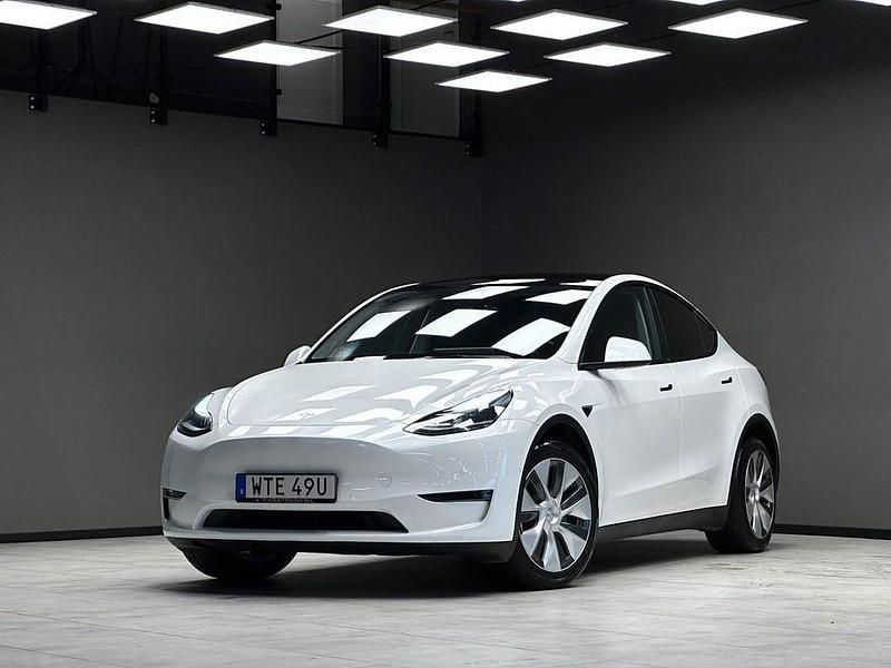 Vit Begagnad 2022 Tesla Model Y Long Range AWD SUV | 399 900 kr (Marknadspris) - Bild 1/2