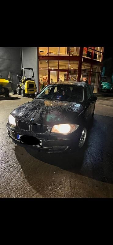 Begagnad 2009 BMW 118 Halvkombi | 60 000 kr (Marknadspris) - Bild 1/4