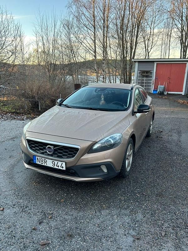Begagnad 2013 Volvo V40 CC Kombi | 145 000 kr (Marknadspris) - Bild 1/4