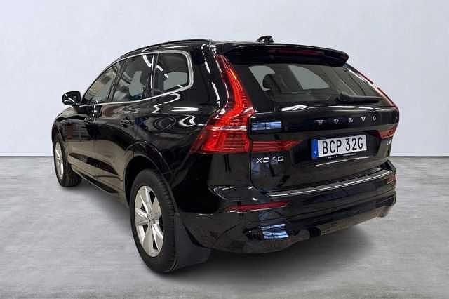 Begagnad Volvo XC60 Momentum 200 HK (147 kW) 2022 Svart SUV