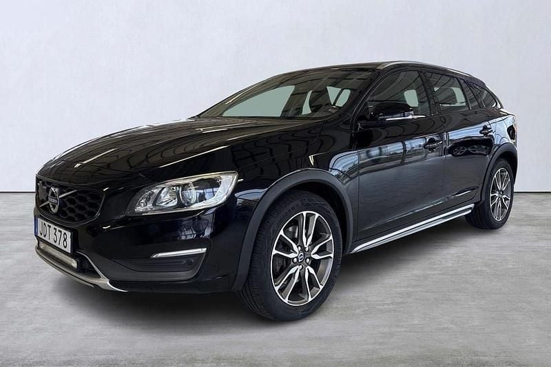 Svart Begagnad 2016 Volvo V60 CC Summum Kombi | 149 900 kr (Lite dyr) - Bild 1/4