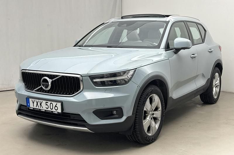 Ljusblå Begagnad 2019 Volvo XC40 Momentum SUV | 238 000 kr (Lite dyr) - Bild 1/4
