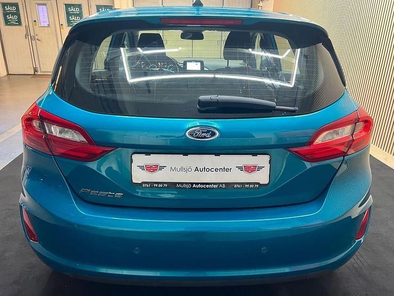Begagnad Ford Fiesta Titanium 101 HK (74 kW) 2018 Blå Halvkombi