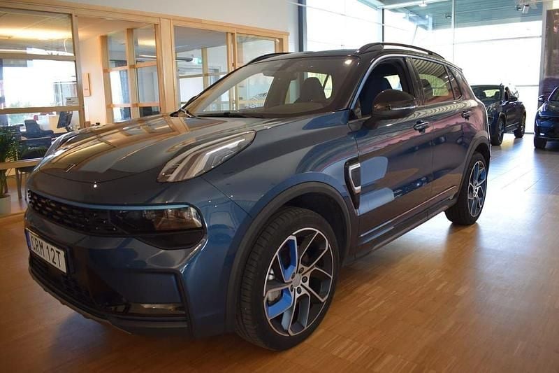 Blå Begagnad 2023 Lynk & Co 01 SUV | 329 000 kr (Marknadspris) - Bild 1/4