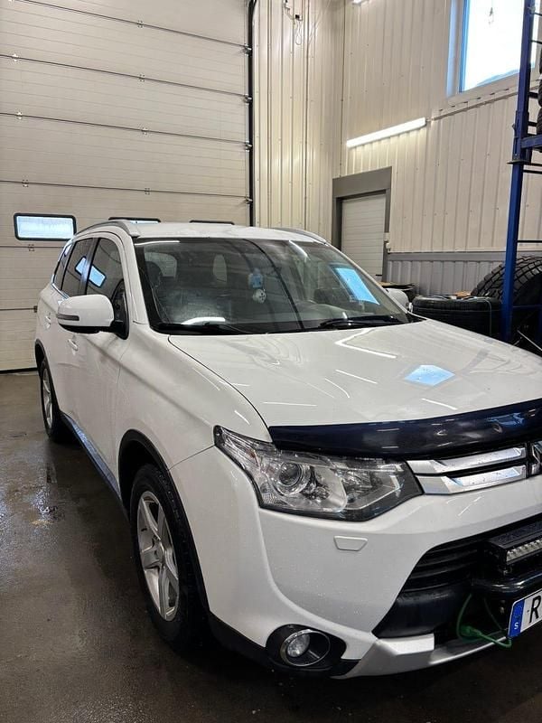 Begagnad 2015 Mitsubishi Outlander SUV | 80 000 kr (Bra pris) - Bild 1/4