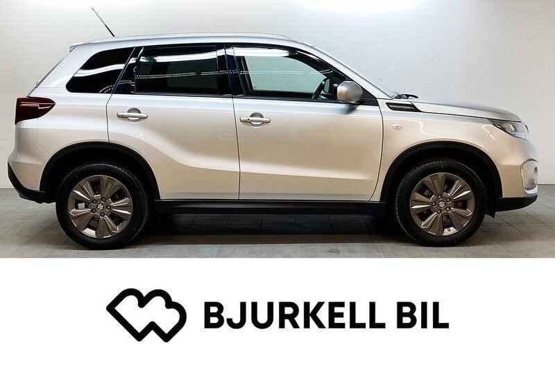Grå Begagnad 2022 Suzuki Vitara SUV | 249 900 kr (Superpris) - Bild 1/4
