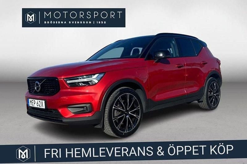 Röd (röd metallic/svart) Begagnad 2021 Volvo XC40 R-Design SUV | 374 900 kr (Lite dyr) - Bild 1/3