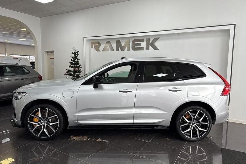 Begagnad Volvo XC60 R-Design 408 HK (300 kW) 2018 Silver SUV