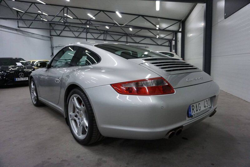 Begagnad Porsche 911 Carrera 4S 355 HK (261 kW) 2006 Silver Sportkupé
