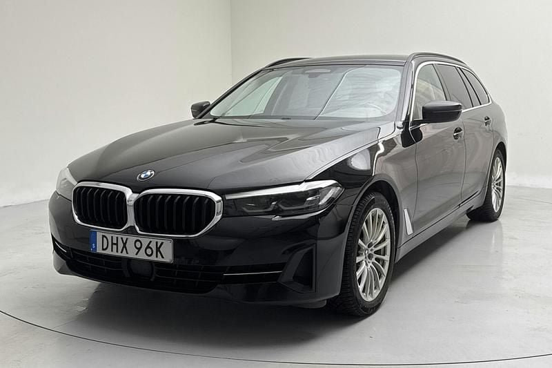 Svart Begagnad 2022 BMW 520 Kombi | 249 000 kr (Superpris) - Bild 1/4