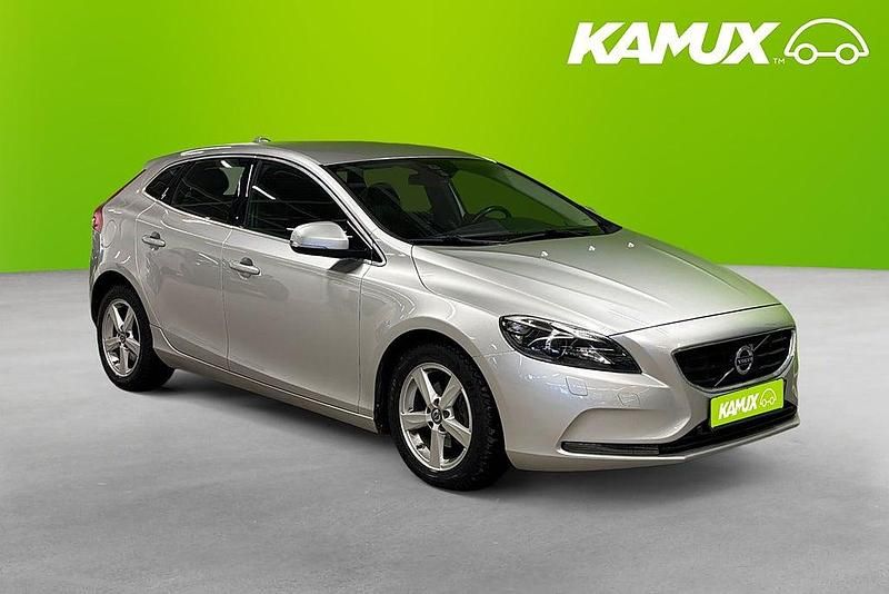 Begagnad Volvo V40 Momentum 115 HK (84 kW) 2015 Silver/grå Halvkombi