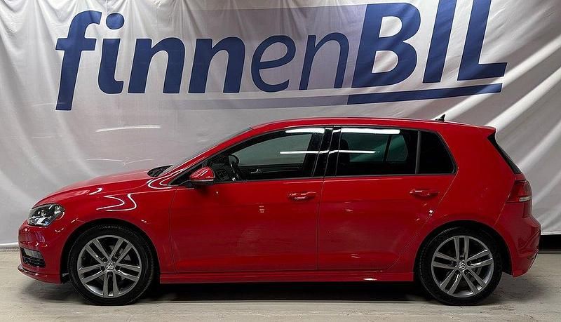 Röd Begagnad 2015 VW Golf VII Halvkombi | 169 500 kr (Lite dyr) - Bild 1/4