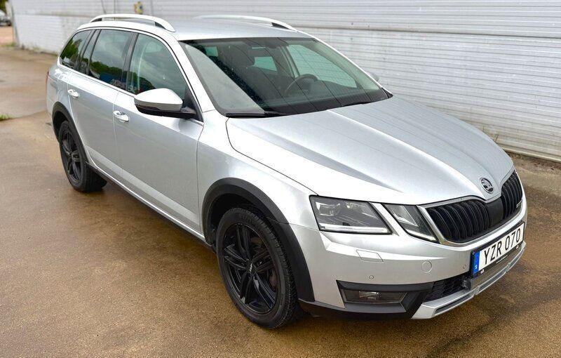 Silver Begagnad 2018 Skoda Octavia Scout Kombi | 169 900 kr (Marknadspris) - Bild 1/4
