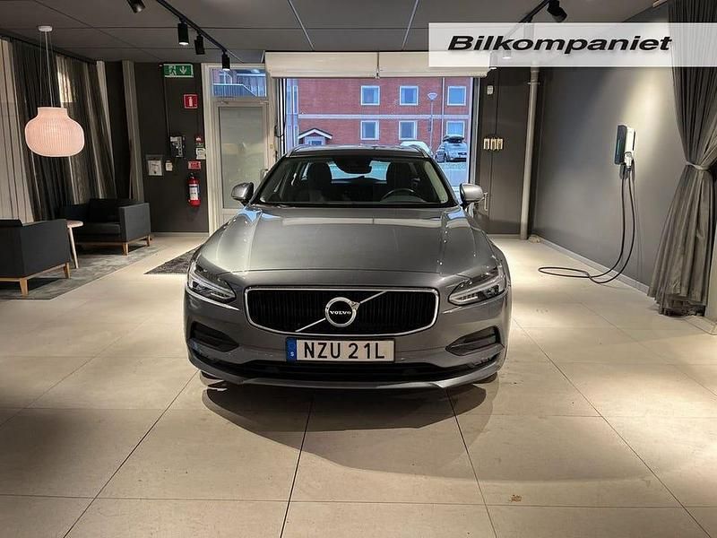 Grå Begagnad 2020 Volvo V90 Momentum Kombi | 259 000 kr (Bra pris) - Bild 1/4