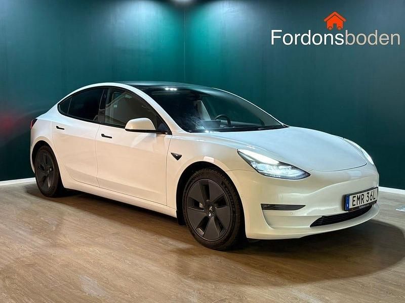 Begagnad Tesla Model 3 Long Range AWD 366 kW (498 HK) 2021 Vit Sedan