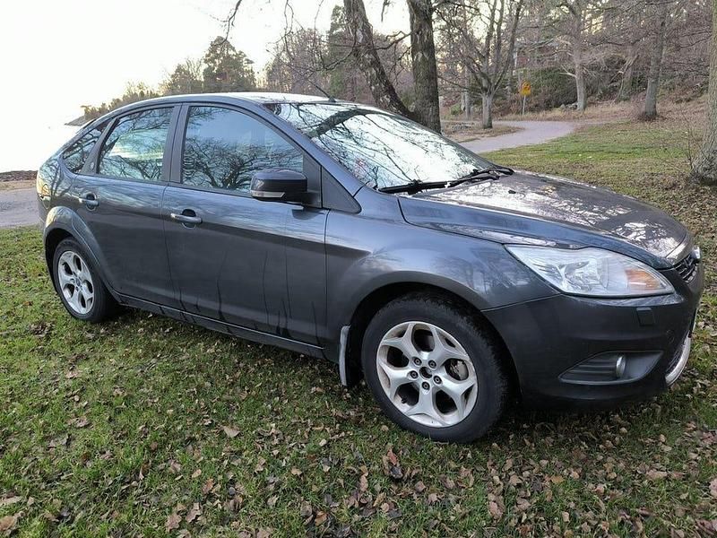 Begagnad 2008 Ford Focus Ghia Halvkombi | 24 000 kr (Marknadspris) - Bild 1/4
