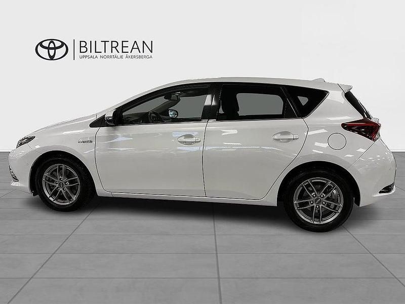 Begagnad Toyota Auris Hybrid Executive 136 HK (100 kW) 2017 Vit Halvkombi