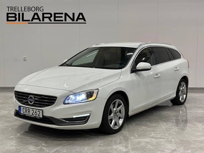 Vit Begagnad 2015 Volvo V60 Summum Kombi | 124 900 kr - Bild 1/4
