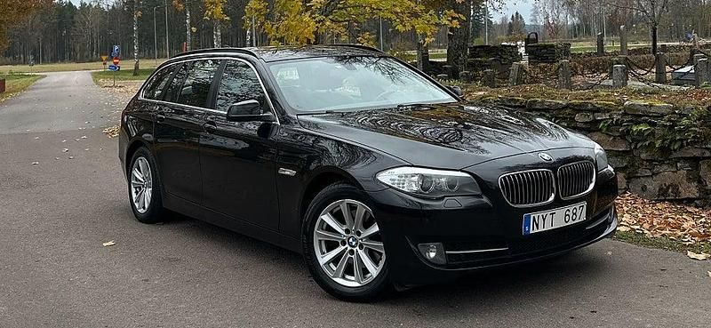 Svart Begagnad 2013 BMW 520 Kombi | 109 000 kr (Bra pris) - Bild 1/4